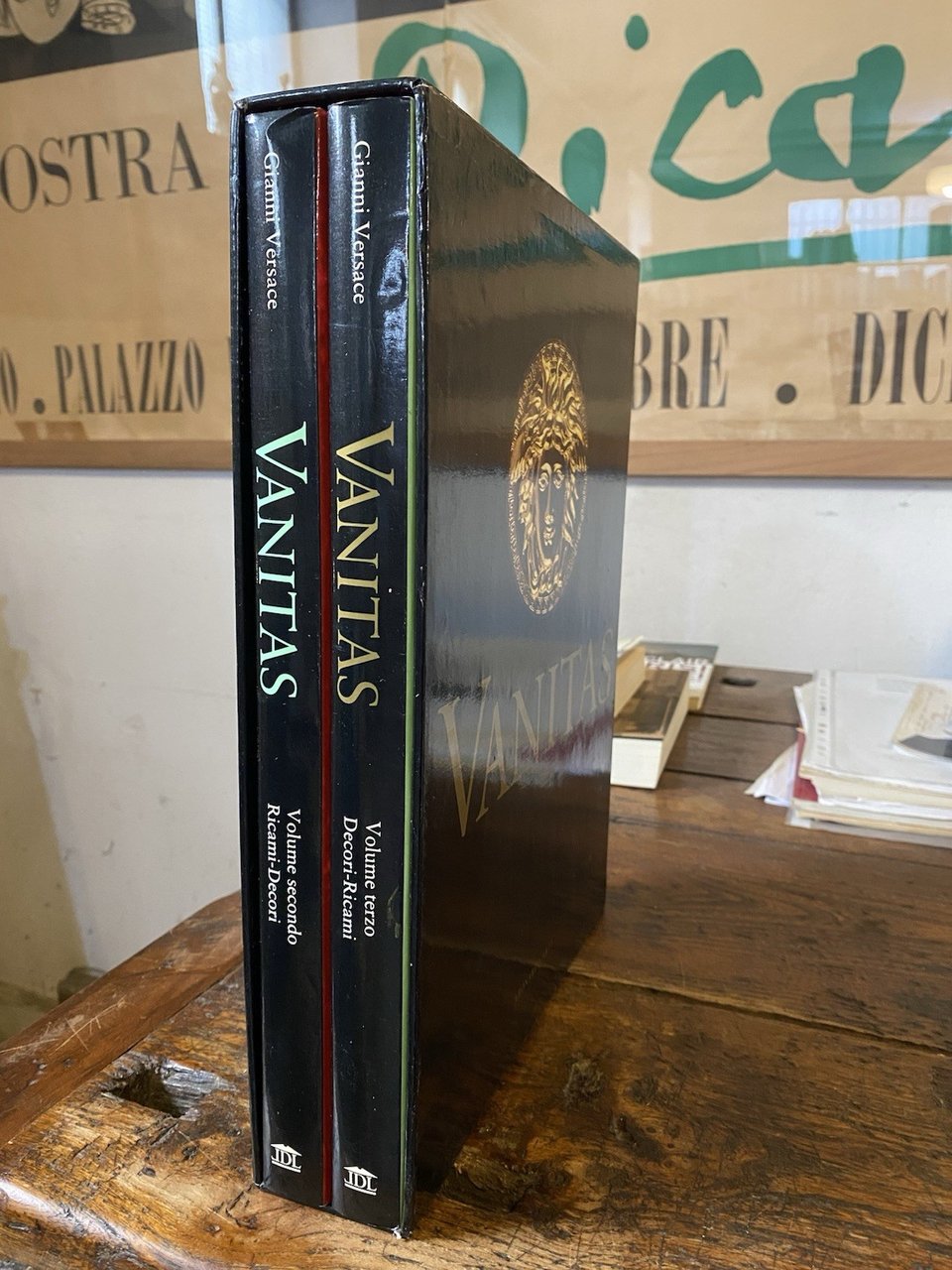 Versace Gianni Vanitas Decori-Ricami Milano Leonardo Arte 1993 | Immagine principale