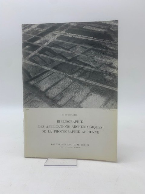 Bibliographie des applicationes archeologiques de la photographie arienne.