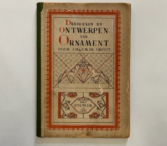 Driehoeken bij ontwerpen van ornament voor zelfstudie en voor scholen