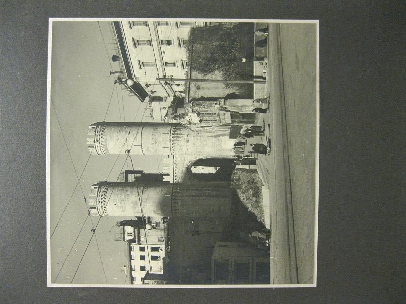 Genova. Panoramica della citta'; Vista sulla Porta e le due …