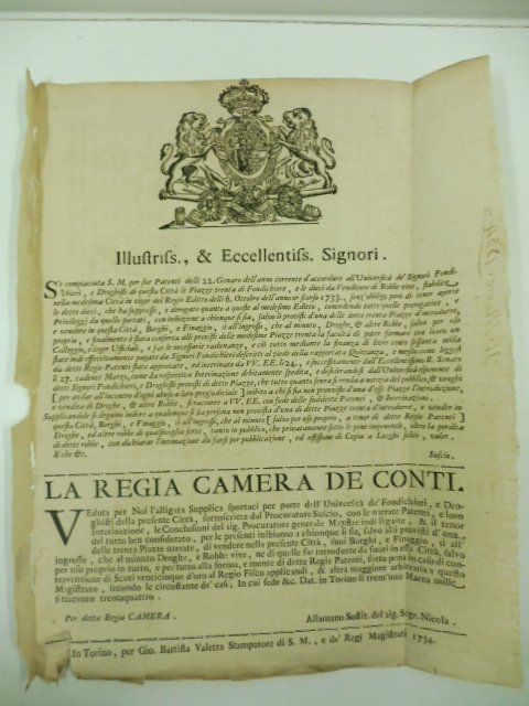 Illustriss. & Eccellentiss. Signori. S'e' compiaciuta S.M. per sue patenti delli 22 Genaro dell'anno corrente d'accordare all'Universita' de' Signori Fondichieri e Droghisti di questa citta' le piazze trenta di Fondichiere e le dieci da venditore di robbe vive stabilite nella medesima citta' in vigor del Regio Editto. con inibizione a chi si sia salvo li provvisti di una delle dette trenta piazze d'introdurre e vendere in questa citta'.