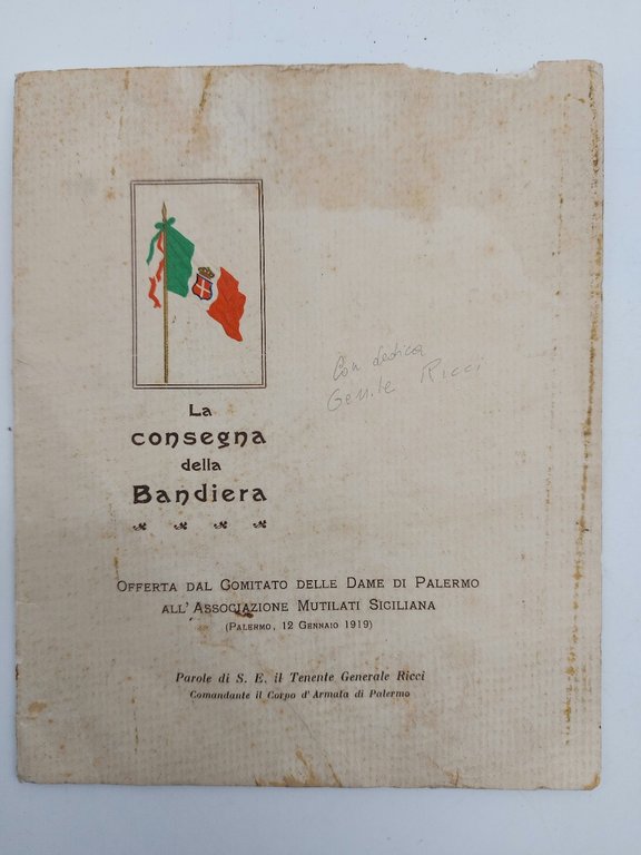 La consegna della bandiera offerta dal Comitato delle Dame di Palermo all'Associazione Mutilati Siciliana