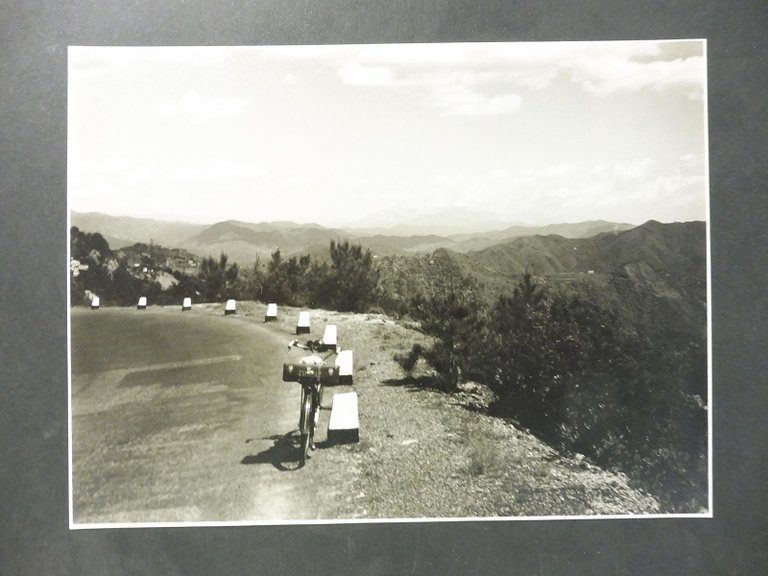 Liguria. Le Alpi Apuane dalla strada del Passo del Bracco. Fotografia originale