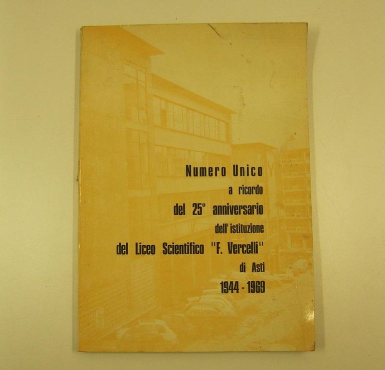 Numero unico a ricordo del 25o anniversario dell'istituzione Liceo scientifico 'F. Vercelli' di Asti 1944-1969