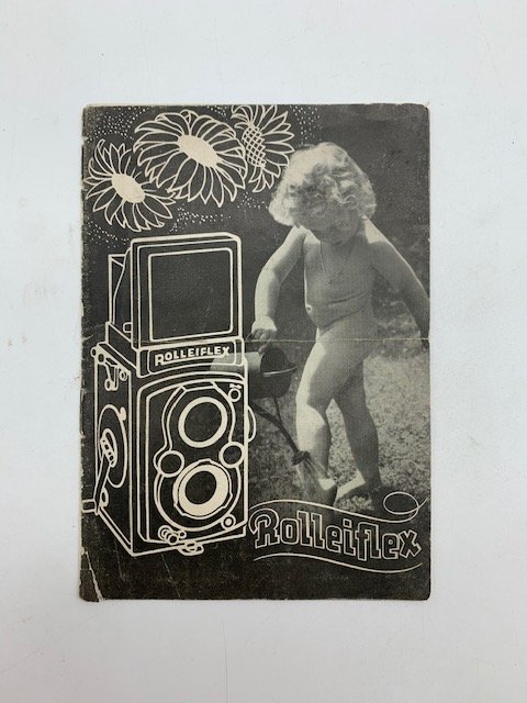 Rolleiflex. Cio' che caratterizza la Rolleiflex (libretto pubblicitario)