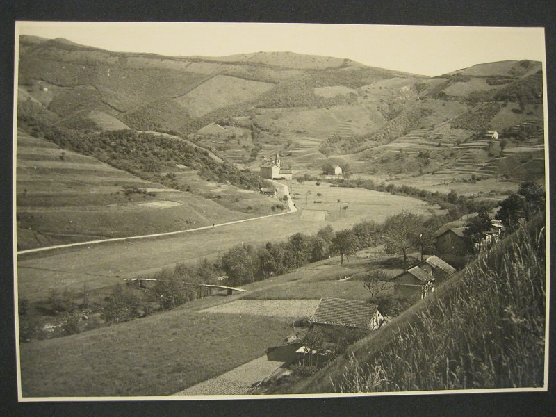 Valle Stura. Dintorni di Masone, 27 maggio 1954. Fotografia originale