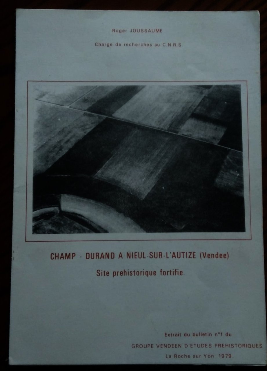 Champ-Durand a Nieul-sur-l'Autize (Vendée). Site préhistorique fortifie.