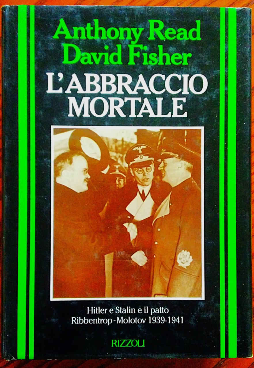 L'abbraccio mortale. Traduzione di Piero Bairati.