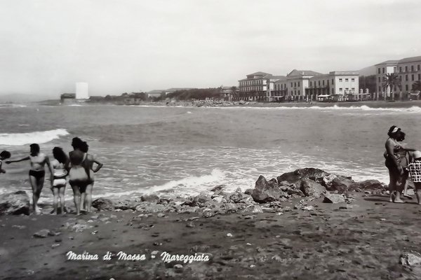 Cartolina - Marina di Massa - Mareggiata - 1964