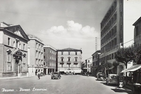 Cartolina - Pesaro - Piazza Lazzarini - 1957