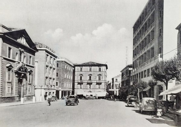 Cartolina - Pesaro - Piazza Lazzarini - 1958