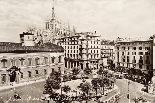 Cartolina - Milano - Piazza Fontana e Arcivescovado - 1954