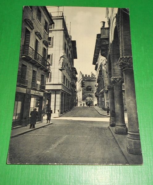 Cartolina Treviso - Via Indipendenza e Palazzo del 300