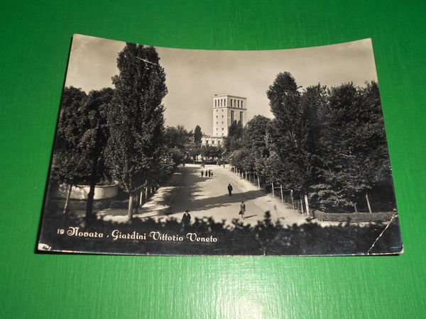 Cartolina Novara - Giardini Vittorio Veneto 1954