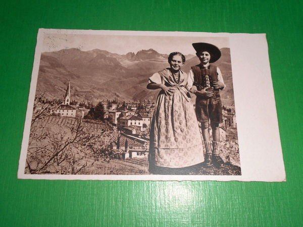 Cartolina Bolzano - Panorama e costumi 1951