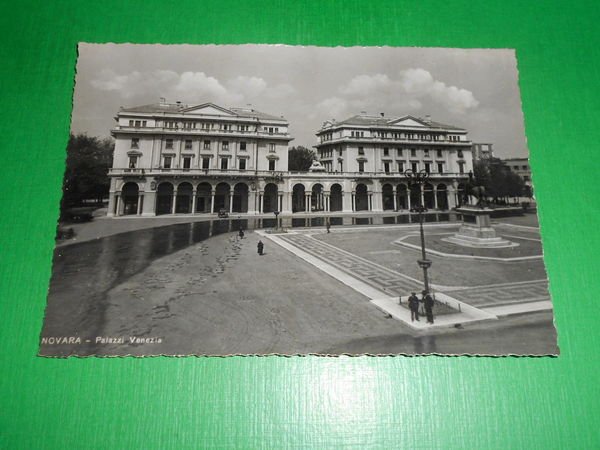 Cartolina Novara - Palazzi Venezia 1944