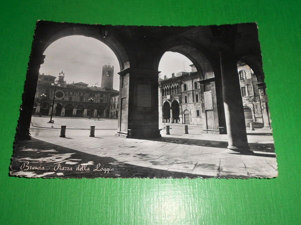 Cartolina Brescia - Piazza della Loggia 1952.