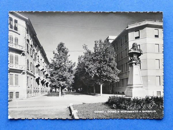 Cartolina Cuneo - Corso e monumento a Garibaldi - 1944.