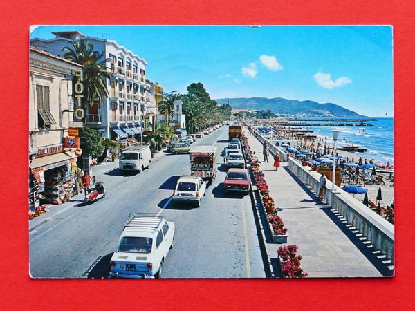 Cartolina Diano Marina - Lungomare e Spiaggia - 1970 ca.