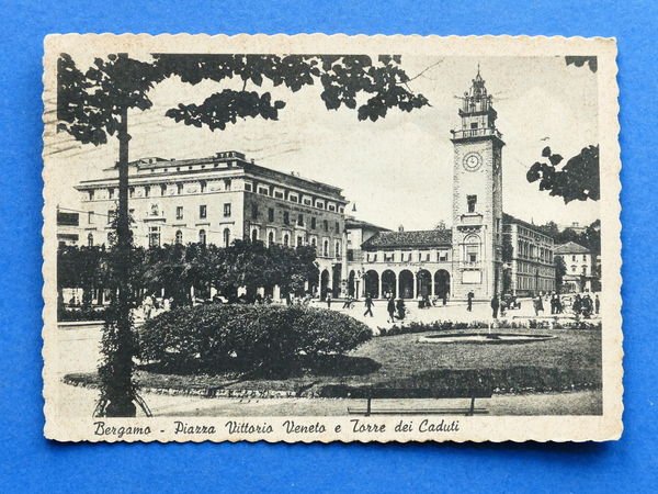 Cartolina Bergamo - Piazza Vittorio Veneto e Torre dei Caduti …