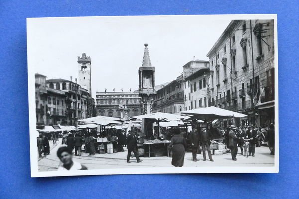 Cartolina Verona - Piazza Erbe - 1930 ca.
