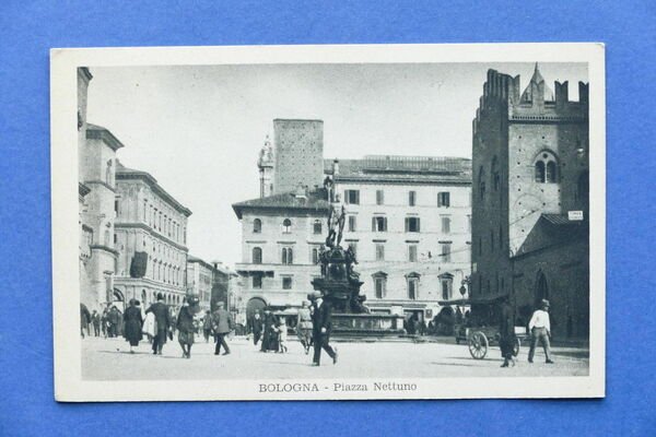 Cartolina Bologna - Piazza Nettuno - 1930 ca..