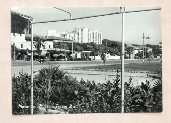 Cartolina Marina di Massa - Piazza Francesco Betti - 1960