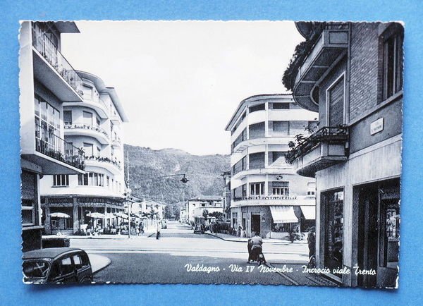 Cartolina Valdagno - Via IV Novembre - Incrocio Viale Trento …