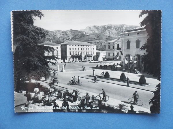 Cartolina Vittorio Veneto - Piazza del Popolo e Bar Lux …