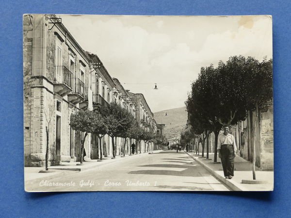 Cartolina Chiaromonte Gulfi - Corso Umberto I - 1953 | Immagine principale