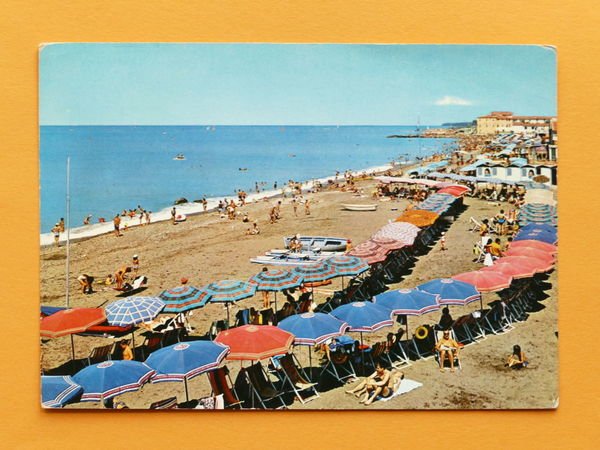 Cartolina Cecina Mare - La spiaggia - 1972