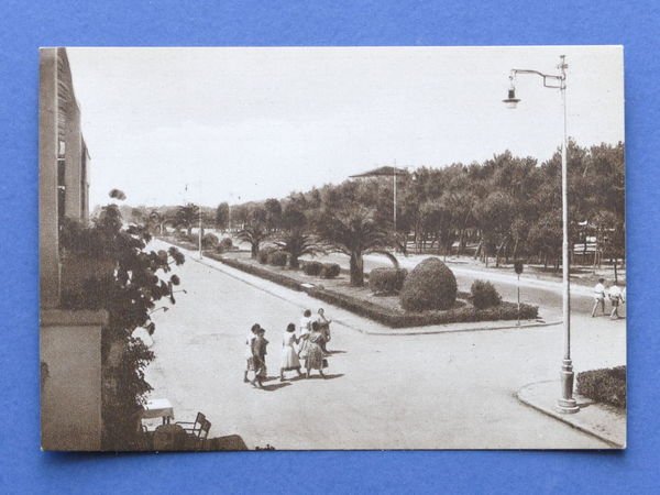 Cartolina Forte dei Marmi - Viali al mare - 1945 …