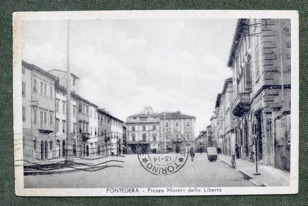 Cartolina Pontedera - Piazza Martiri della LibertÃ - 1947