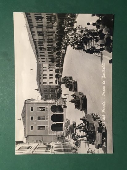 Cartolina Sacile - Piazza del Popolo - Passa la Garibaldi …