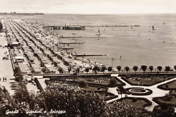 Cartolina - Grado ( Gorizia ) - Giardini e Spiaggia …