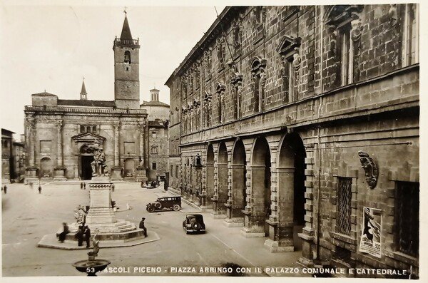 Cartolina - Ascoli Piceno - Piazza Arringo con il Palazzo …
