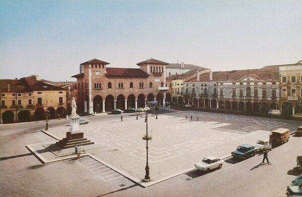 Cartolina - Montagnana ( Padova ) - Il Liston veneziano …