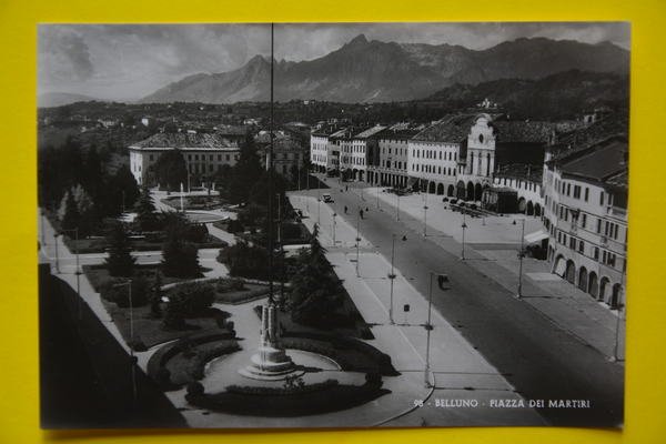 Cartolina Belluno Piazza Dei Martitri 1950