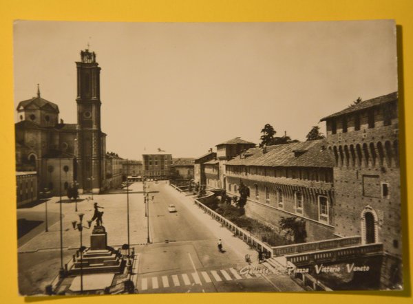 Cartolina Galliate Piazza Vittorio Veneto 1964
