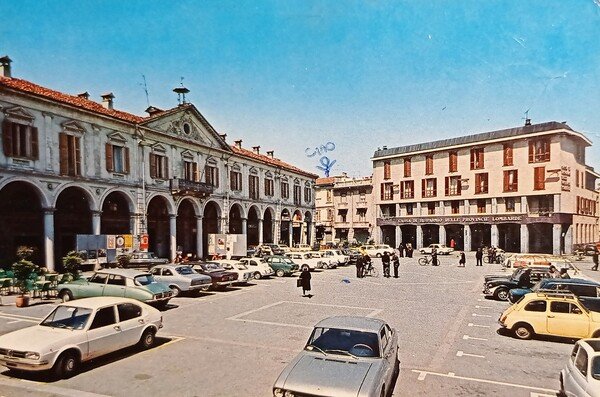 Cartolina - Trecate - Piazza Cavour - 1982