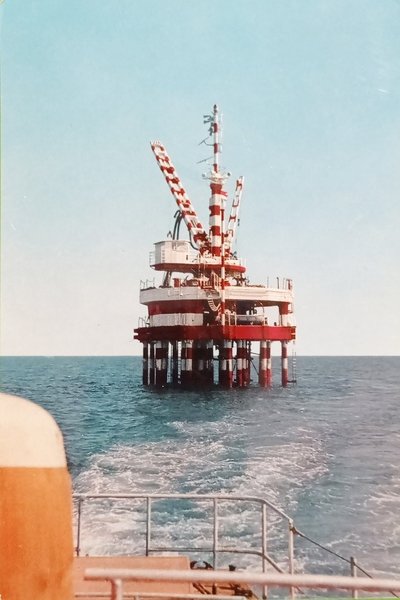 Cartolina - Marina di Ravenna - Isola d'acciaio della Raffineria …