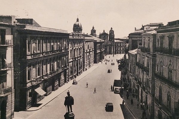 Cartolina - Caltanissetta - Corso Umberto - 1956