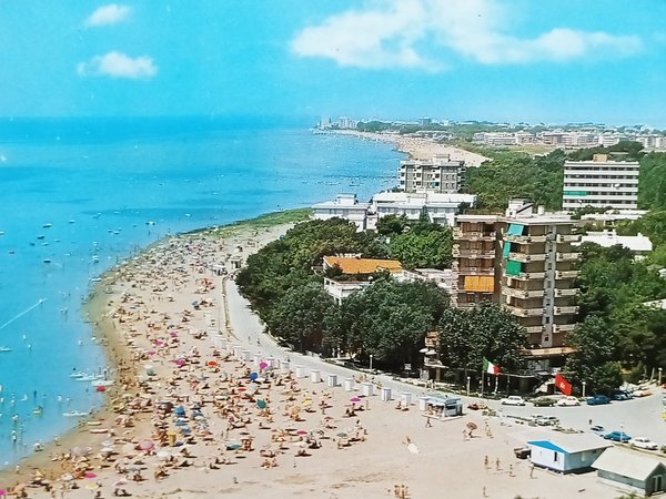 Cartolina - Grado Pineta - Panorama aereo della Grande Spiaggia … | Immagine principale