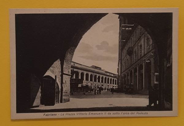 Cartolina Fabriano - La Piazza Vittorio Emanuele II - 1920