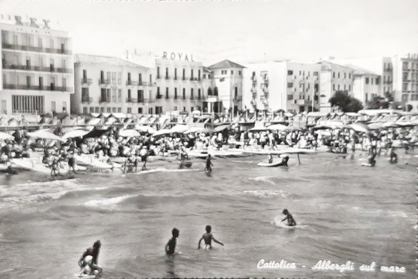 Cartolina Cattolica - Alberghi sul mare - 1958