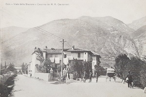 Cartolina Oulx - Viale della stazione e Caserma R. R. …