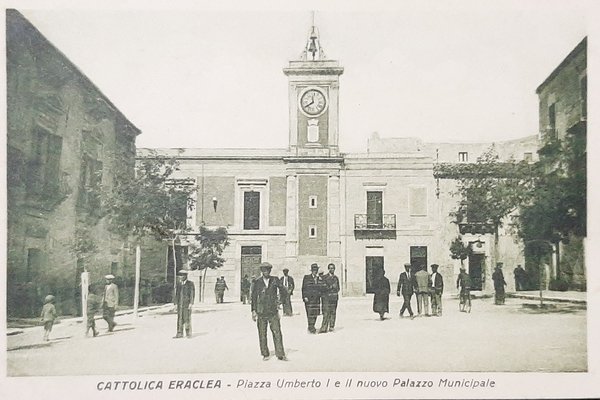 Cartolina Cattolica Eraclea - Piazza Umberto I - Palazzo Municipale …