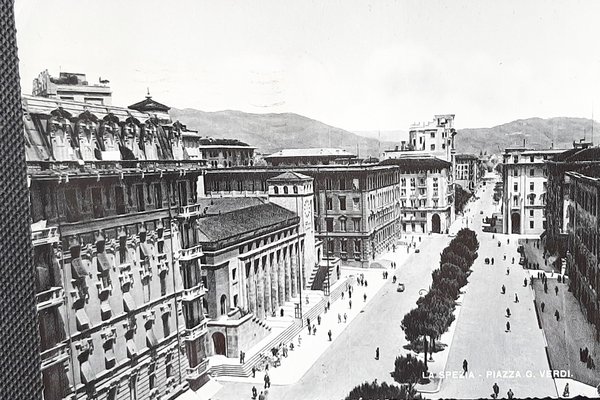 Cartolina La Spezia - Piazza G. Verdi - 1950 | Immagine principale