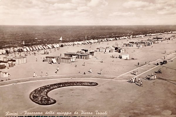 Cartolina - Rimini - Panorama della spiaggia da Piazza Tripoli …