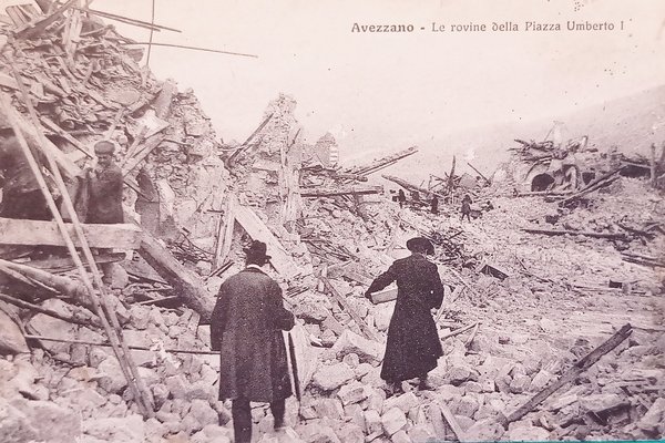 Cartolina - Avezzano (Terremoto 1915) - Le rovine della Piazza …